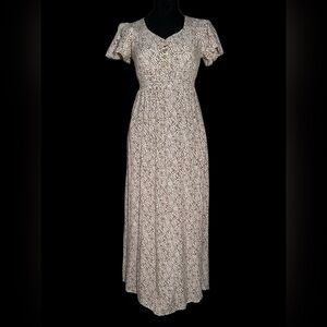 Maxi dress with pockets, fun print and elastic waist